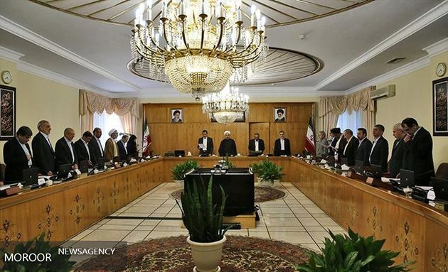کاهش درآمدهای نفتی و سنگینی کفه مالیات در پوشش هزینه های دولت