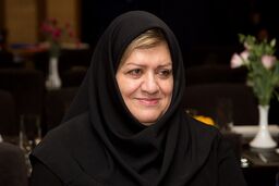 معتقدم تندیس فعلی اصلا شبیه منصور نیست و باید اصلاح شود