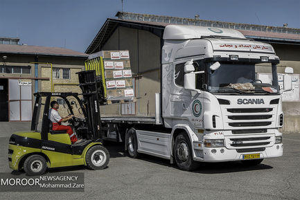 بارگیری کمک‌های جمعیت هلال‌احمر جهت ارسال به میانمار