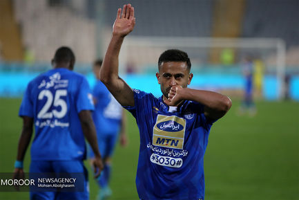 دیدار تیم های فوتبال استقلال تهران و پیکان