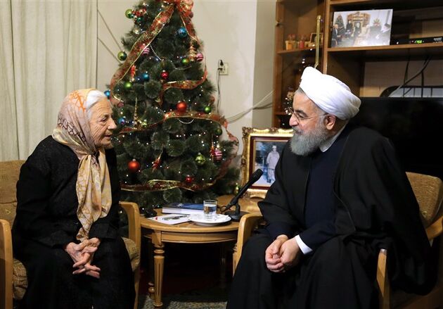 روحانی با خانواده شهید ژرژ کشیش هارطون دیدار و گفت وگو کرد 