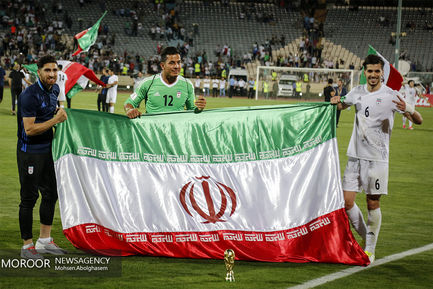 جشن صعود به جام جهانی روسیه در پایان بازی ایران و ازبکستان