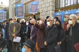 تجمع جمعی از هنرمندان تئاتر مقابل مجلس
