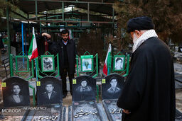 رهبر انقلاب، یاد بنیانگذار و شهدای انقلاب را گرامی داشتند