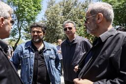 عکس/ حامد بهداد در خاکسپاری مادر لیلا حاتمی
