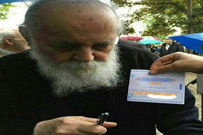هوشنگ ابتهاج هم رأی داد