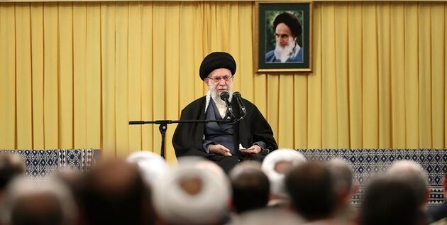  با صدای بلند بیان می‌کنیم از ملت فلسطین حمایت می‌کنیم