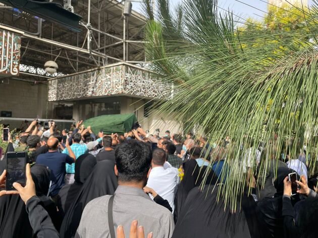 پیکر مطهر آیت‌ الله فاطمی‌ نیا در دانشگاه تهران تشییع شد
