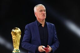 دشان تا ۲۰۲۶ روی نیمکت فرانسه می ماند