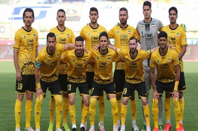 سپاهان با ۴۴ امتیاز صدر جدول را از پرسپولیس گرفت