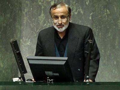 امروز اگر دولت بتواند دلار را در ۲۵ هزار تومان ثابت نگه دارد به خود افتخار می کند
