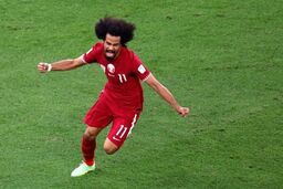 اکرم عفیف بهترین بازیکن دیدار ایران - قطر شد
