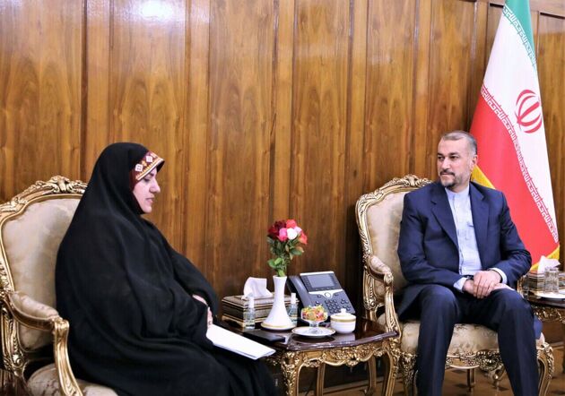 ارائه گزارش سفیر ایران در برونئی به وزیر خارجه