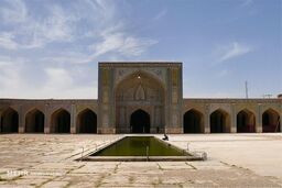 مسجد صورتی زیباترین مسجد تاریخی ایران/ بازی جلوه ها و رنگ ها