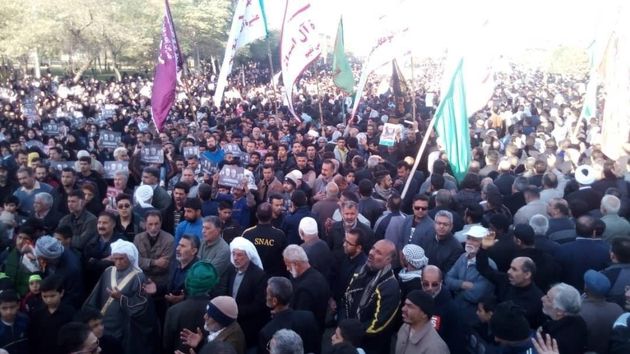 پیکر پاک شهید ابومهدی المهندس وارد فرودگاه آبادان شد