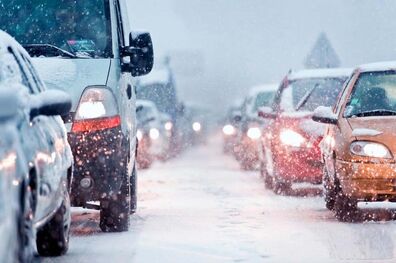 
چند توصیه برای رانندگی در جاده‌های برفی و یخ‌زده
