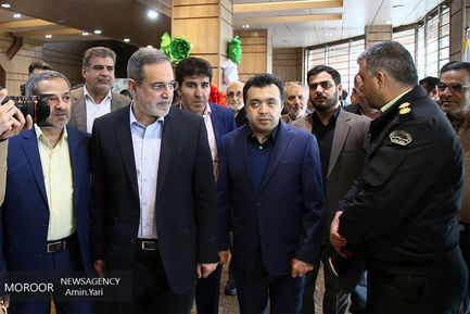 نواختن زنگ انقلاب در مدرسه دخترانه رفاه