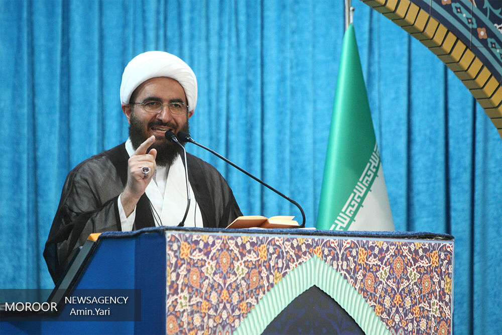 جامعه مومن باید به تسلط بر فضای مجازی مسلط شود