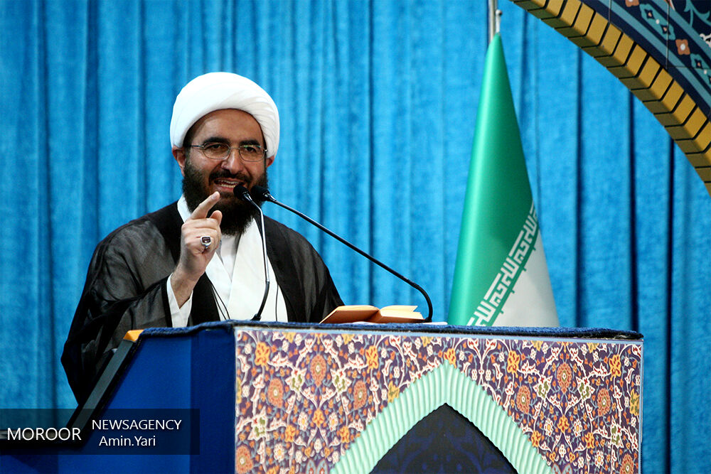 جامعه مومن باید به تسلط بر فضای مجازی مسلط شود