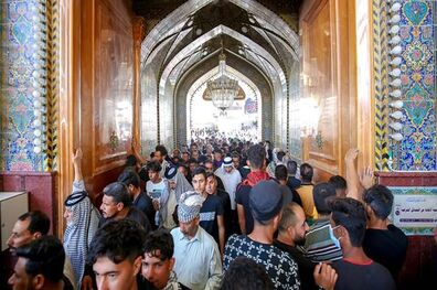 حضور پر شور زائران عراقی در حرم امام علی (ع)