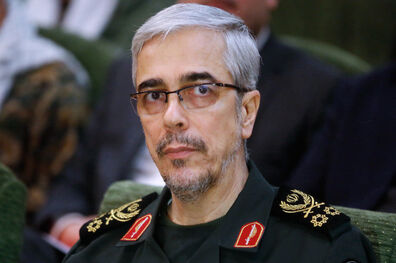 رئیس ستاد کل نیروهای مسلح وارد فرودگاه خرم آباد شد