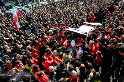 رادیو تهران نهال یادمان 16 شهید آتش نشان را می‌کارد