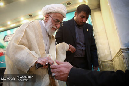 یوم الله ۱۲ بهمن در حرم بنیانگذار جمهوری اسلامی
