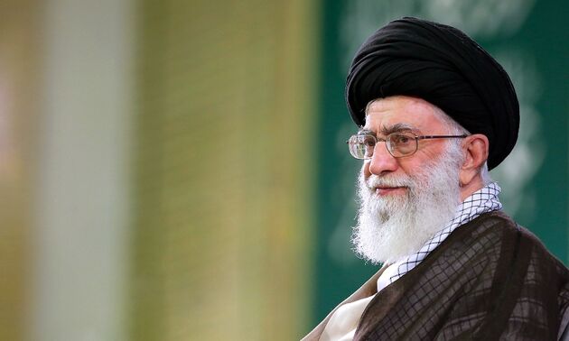 حضور حضرت آیت‌الله خامنه‌ای در آستانه دهه فجر در مرقد مطهر بنیانگذار انقلاب اسلامی