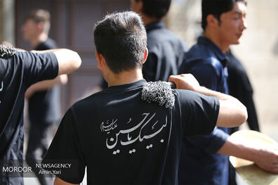 نماز ظهر عاشورا بدون دسته روی اقامه شود