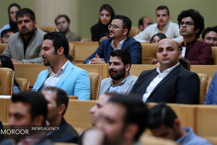 دیدار و ضیافت افطار جمعی از جوانان و دانشجویان با رییس جمهور