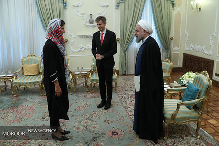 تقدیم استوارنامه سفرای جدید به رییس جمهور