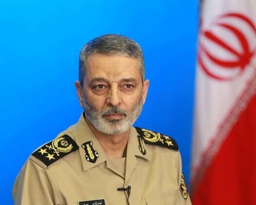 پیام تبریک امیر موسوی به فرماندهان نیروی زمینی و دریایی ارتش