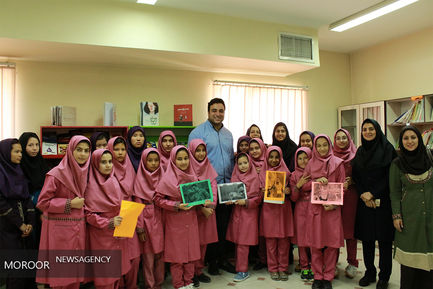 تجهیز کتابخانه مدرسه زینبیه با همراهی احسان حدادی