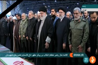 دعای رهبر معظم انقلاب در نماز بر پیکر سردار شهید سلیمانی