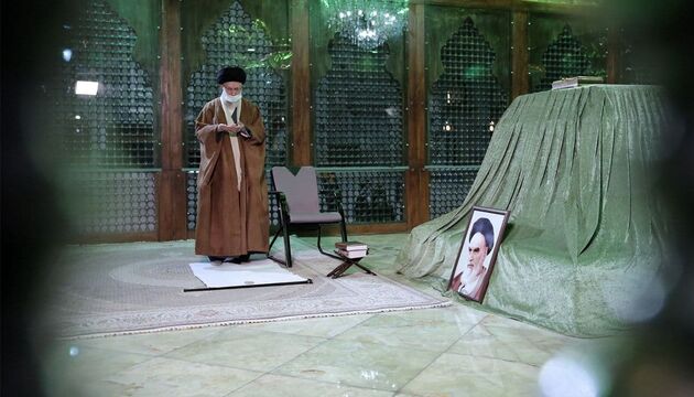 حضور رهبر معظم انقلاب در مرقد مطهر امام خمینی (ره) 