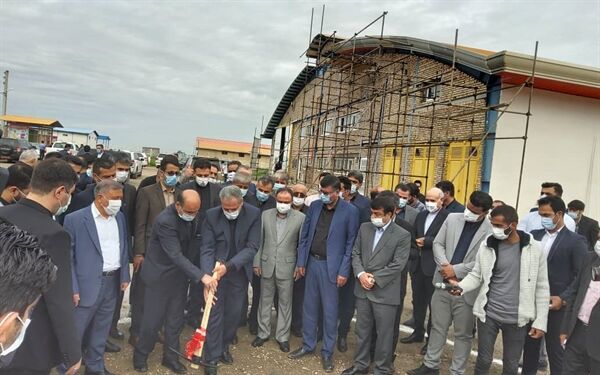 حضور مدیرعامل بانک کشاورزی در مراسم گلنگ زنی تکمیل زنجیره تولید فرآورده های لبنی هلدینگ صباح در آزاد شهر