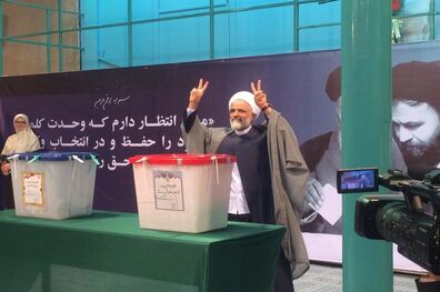 مجید انصاری رای خود را به صندوق انداخت
