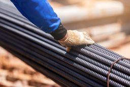 دلار ۱۱۵ و آینده بازار فولاد: بخریم یا صبر کنیم؟