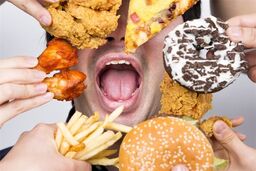 پرخوری در روزه‌داران موجب این اختلالات می‌شود!