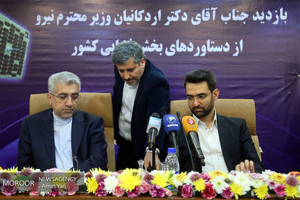 بازدید وزرای نیرو و ارتباطات از پژوهشگاه فضایی ایران