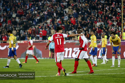 دیدار تیم های پرسپولیس و صنعت نفت آبادان