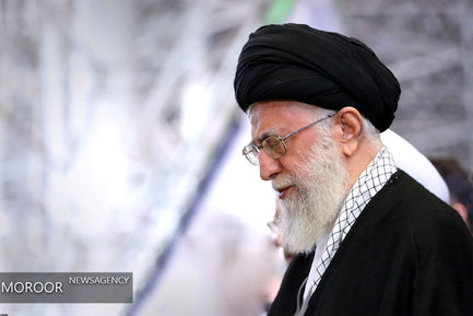 اقامه نماز بر پیکر آیت الله هاشمی رفسنجانی توسط مقام معظم رهبری