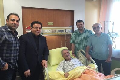 هدایتی به ملاقات پدر استقلال رفت