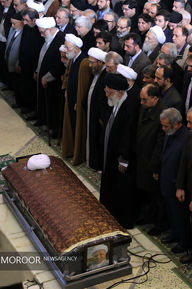اقامه نماز بر پیکر آیت الله هاشمی رفسنجانی توسط مقام معظم رهبری