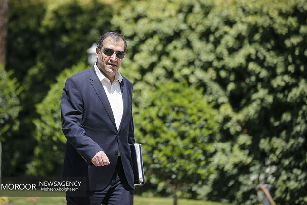 باید با تمام مراکز علمی در دنیا ارتباط داشته باشیم