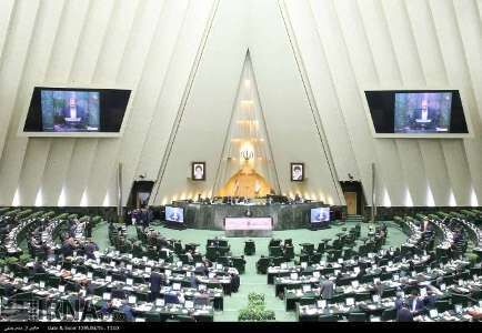 اسامی 10 نماینده ای که در یک سال گذشته درمجلس دهم تاخیر نداشتند، قرائت شد/اعتراض قاضی پور نسبت به خوانده نشدن نامش 