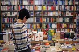 برگزاری نمایشگاه کتاب در شهر آفتاب به تامل بیشتری نیاز دارد