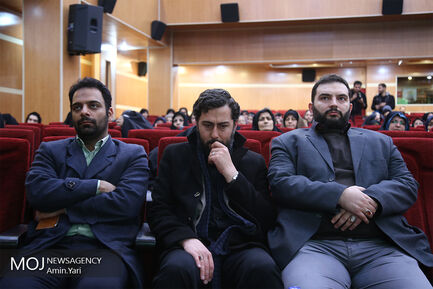 تجلیل از برگزیدگان شعر و ادبیات انقلاب 