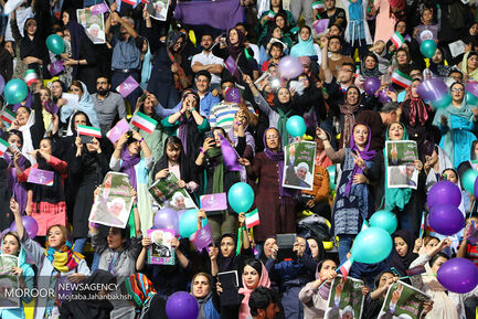جشن پیروزی هواداران حسن روحانی در اصفهان