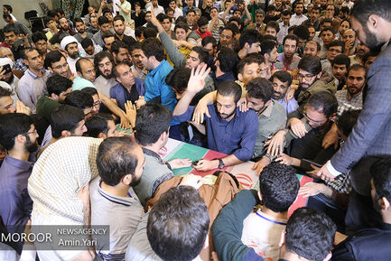 وداع دانشجویان معتکف با شهید گمنام در دانشگاه تهران